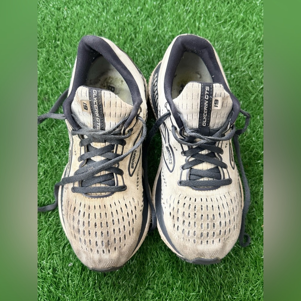 Brooks Women’s Glycerine Black and Tan‎ Athletic Shoes Size 8